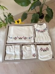 Çiçek nakışlı 10 parça hastane çıkış set
