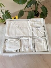 Çiçekli jakarlı 10 parça hastane çıkış set