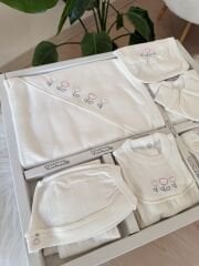 Çiçekli jakarlı 10 parça hastane çıkış set