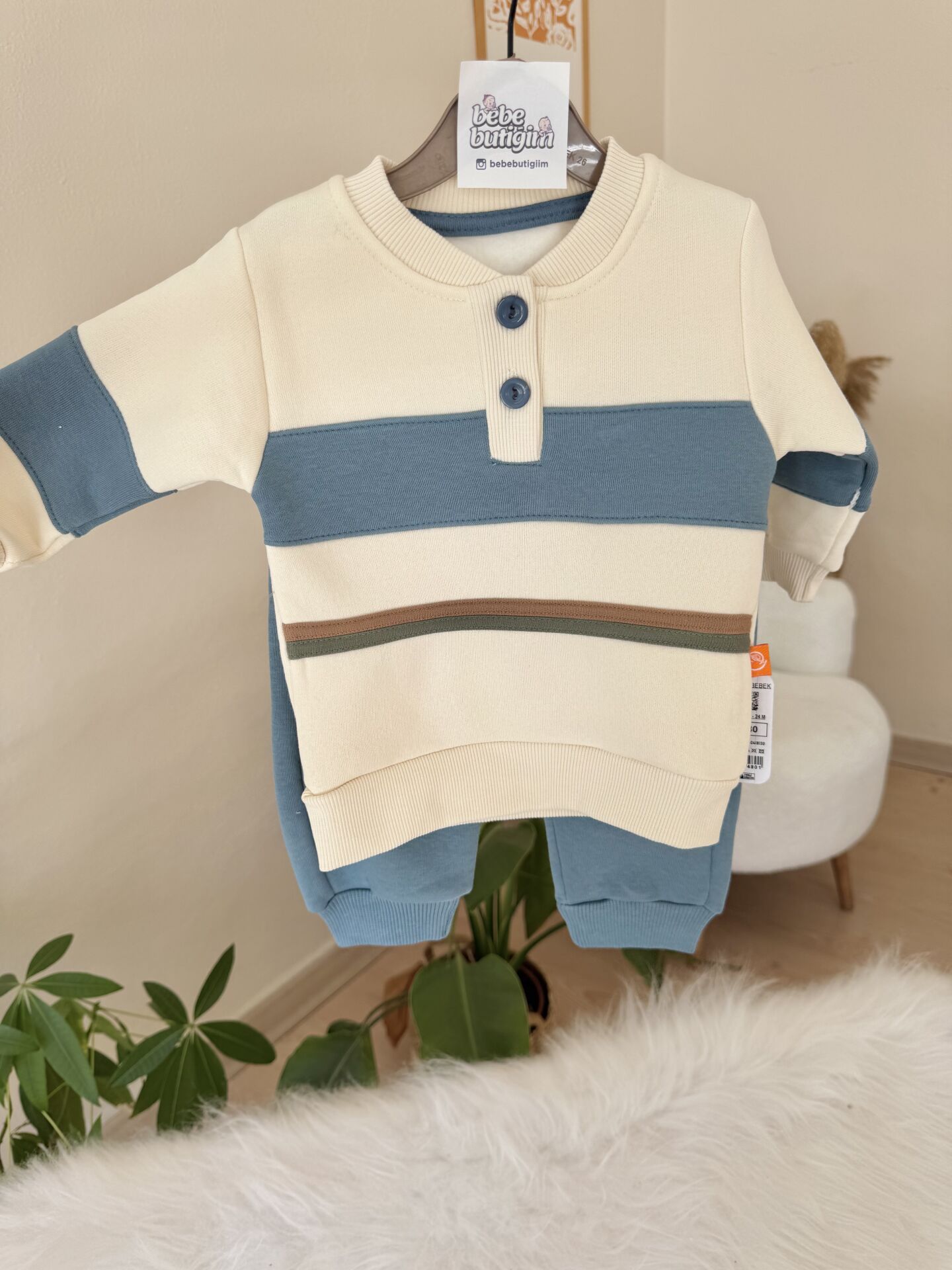 Düğme detaylı Takım