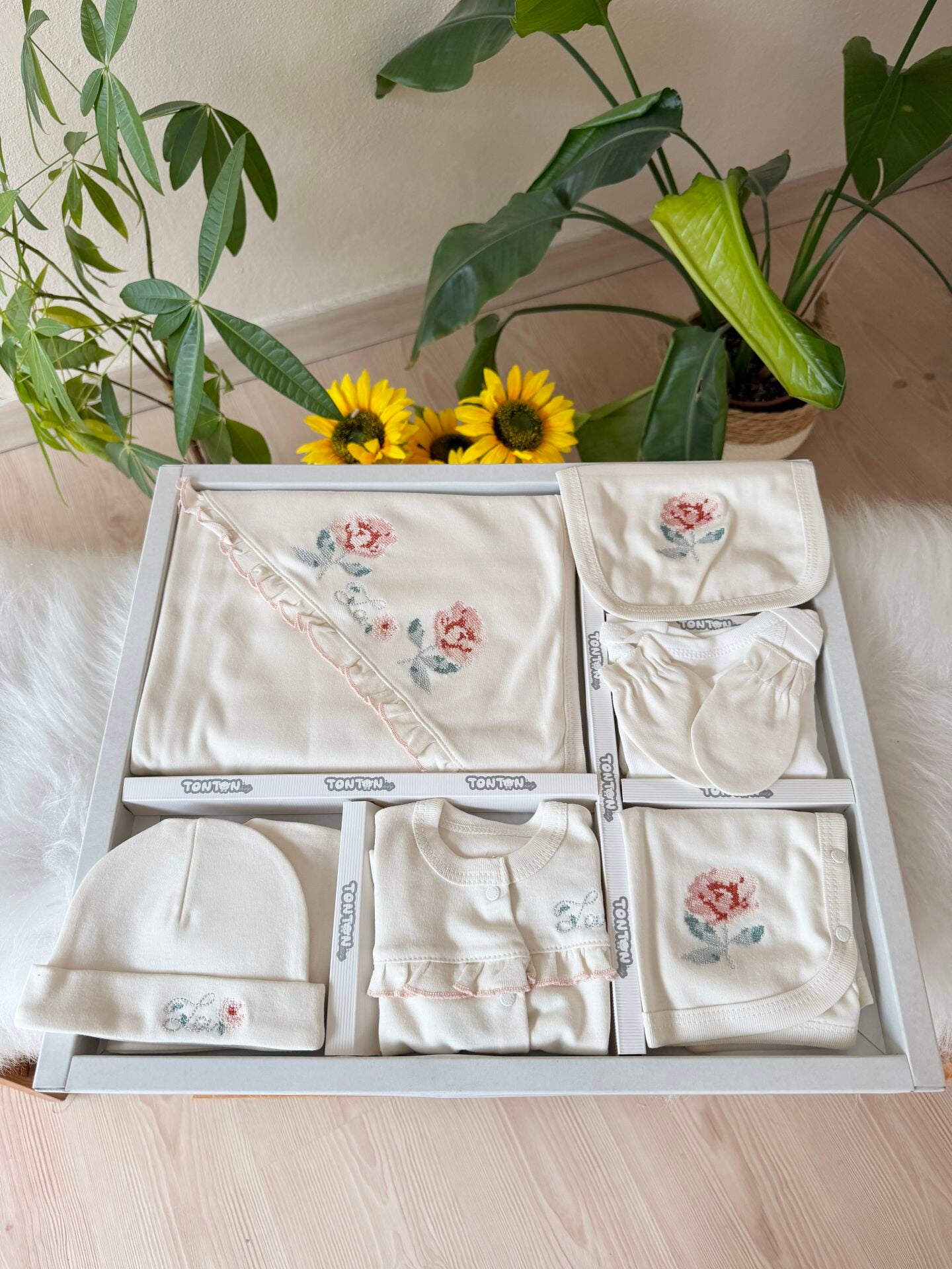 Ekru nakışlı 10 parça hastane çıkış set