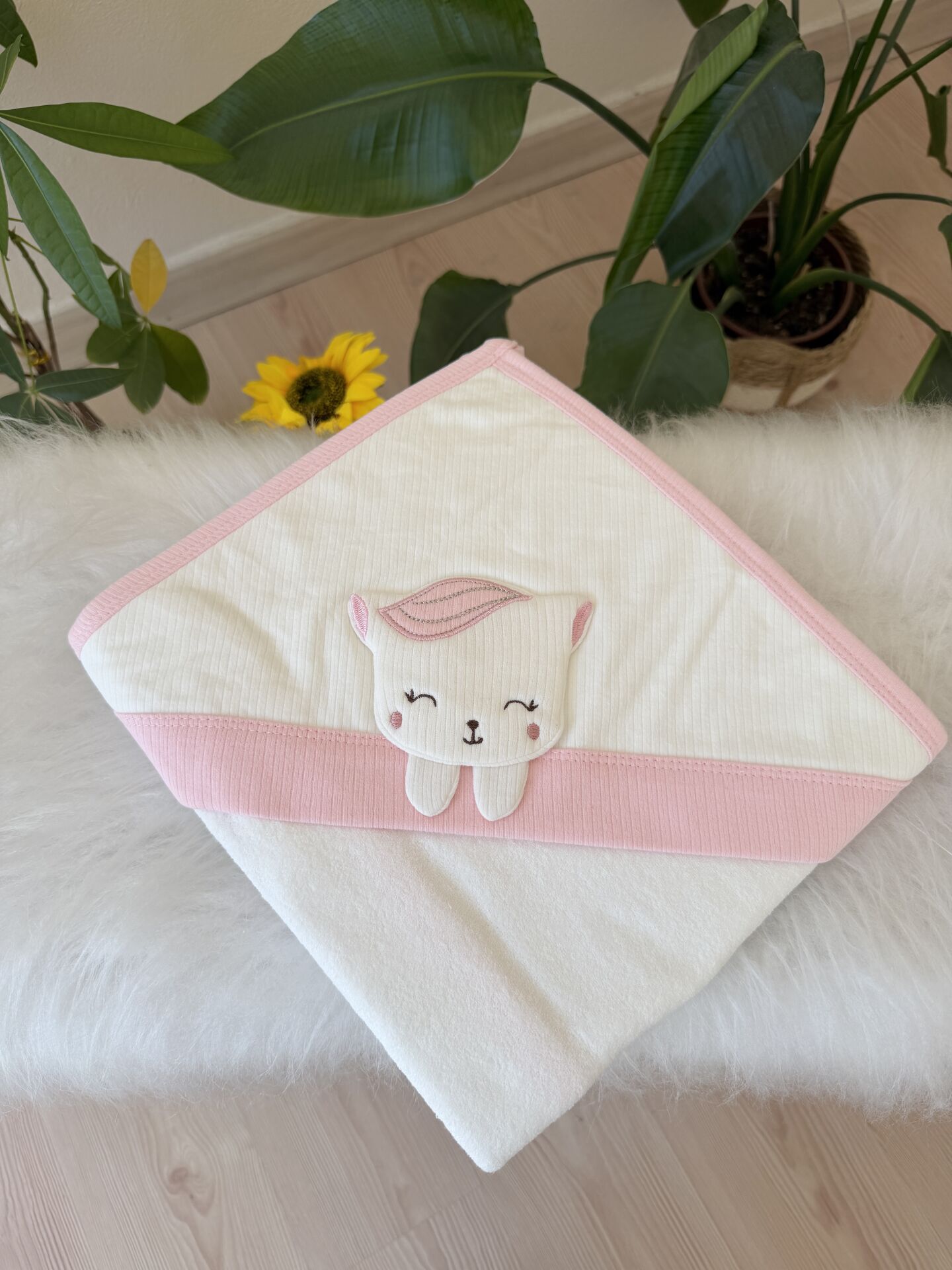 Pembe sevimli kedi havlu
