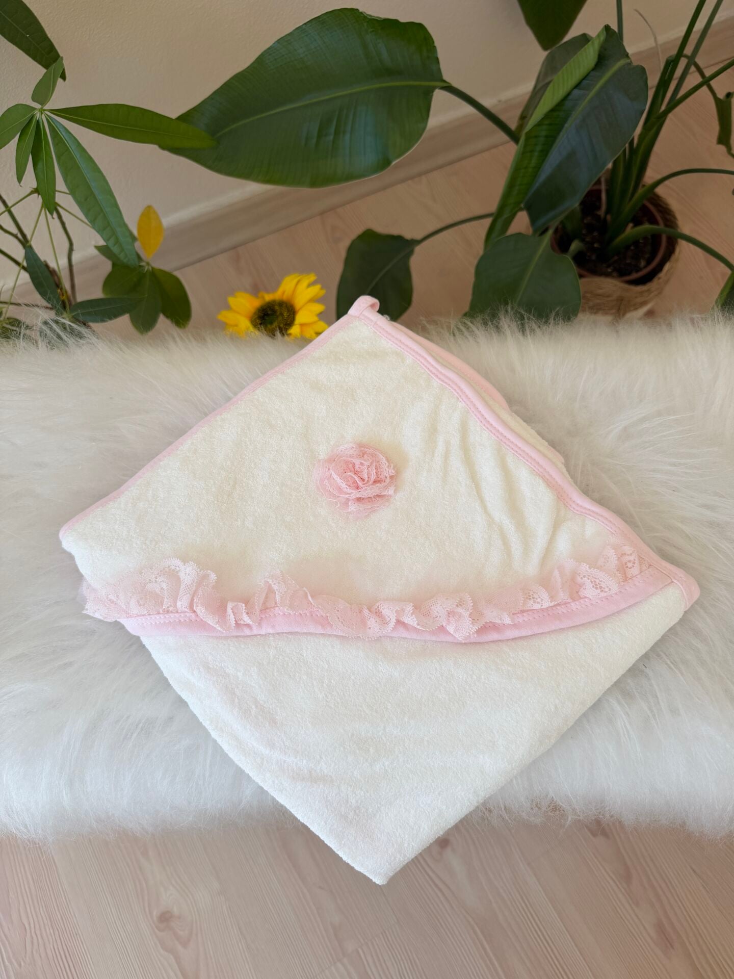 Pembe dantelli havlu