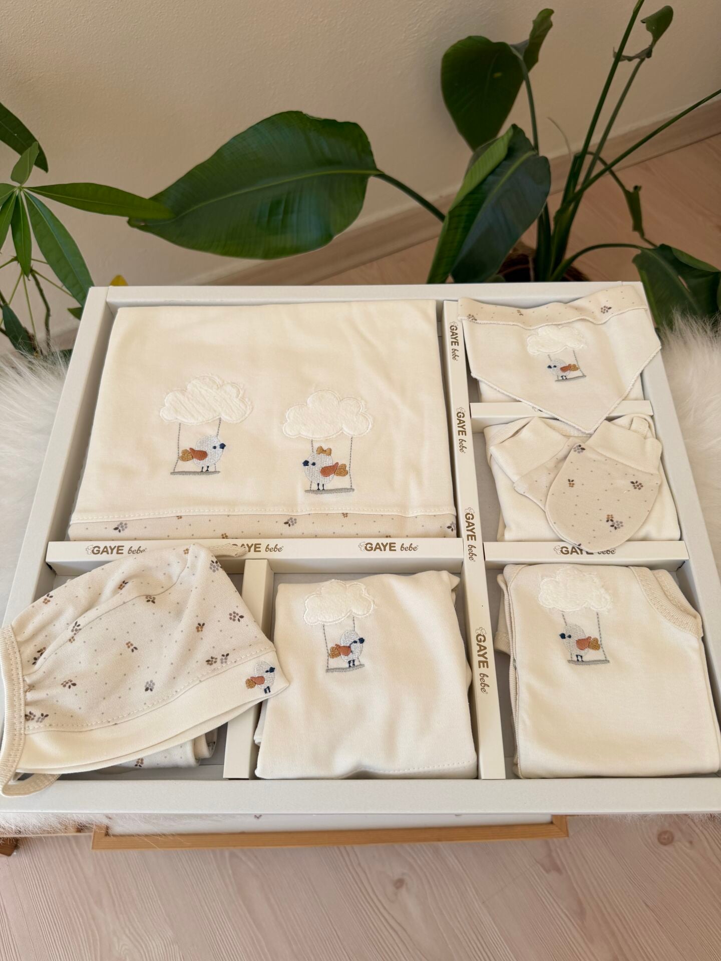 Açık bej salıncaklı kuş 10 parça hastane çıkış set