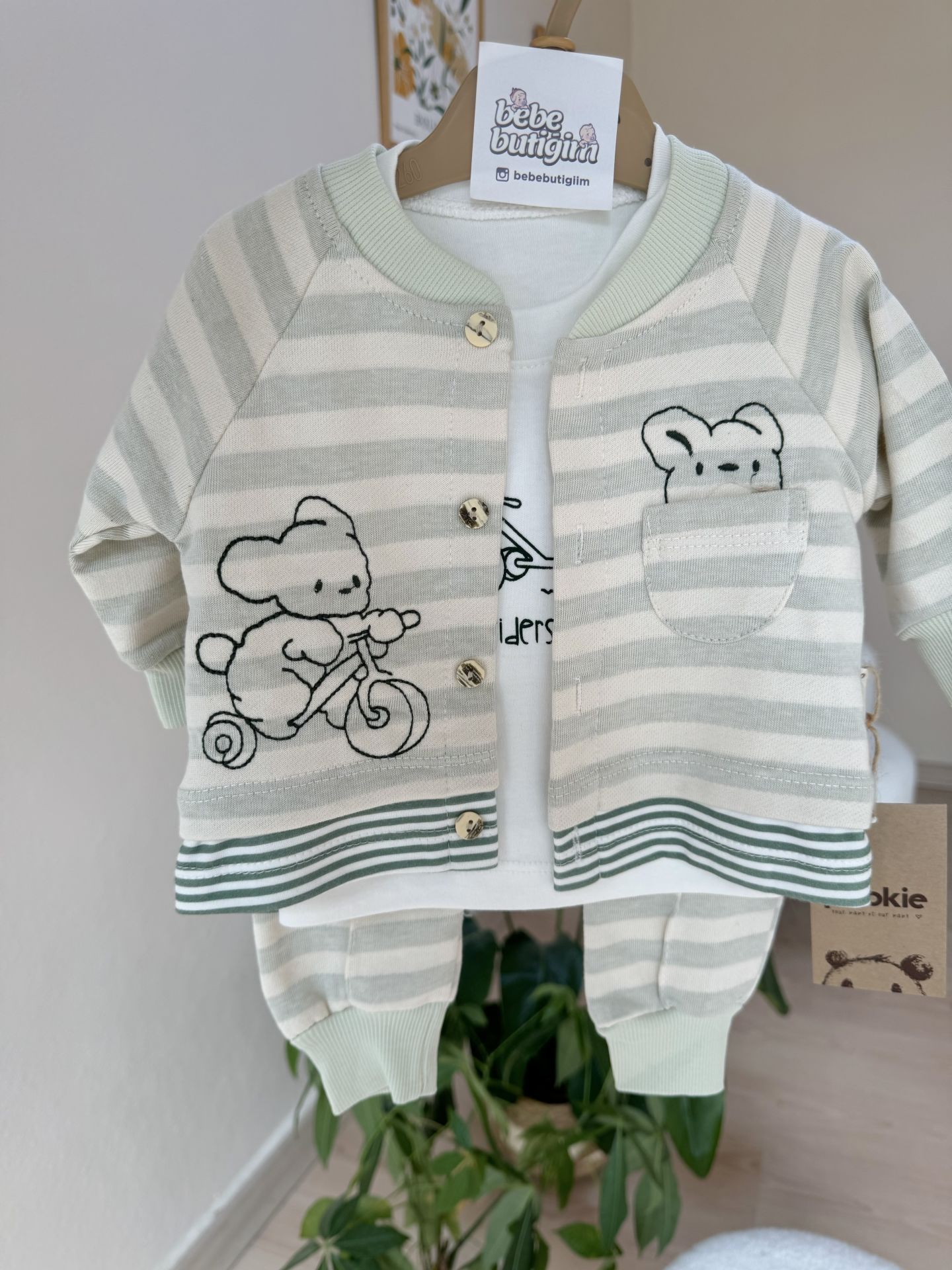 Yeşil çizgili 3’lü hırkalı takım