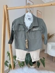 Yeşil gömlekli 3’lü takım