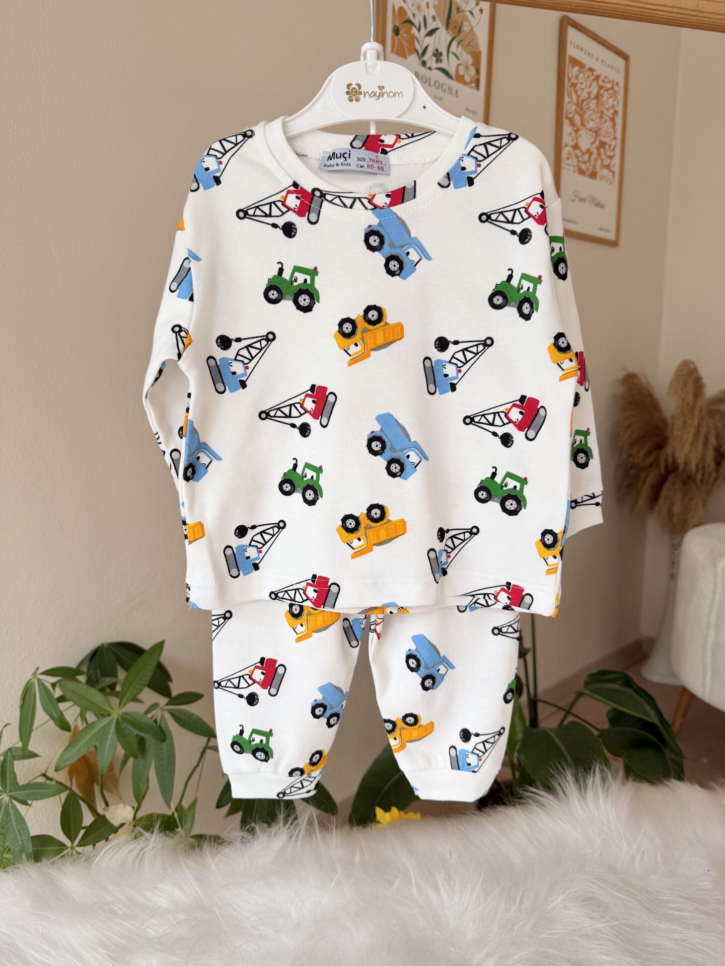 Renkli iş makinalı pijama takımı