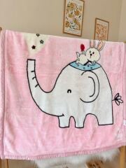 Pembe filli kadifemsi dokulu battaniye