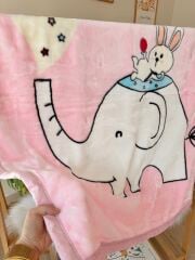Pembe filli kadifemsi dokulu battaniye