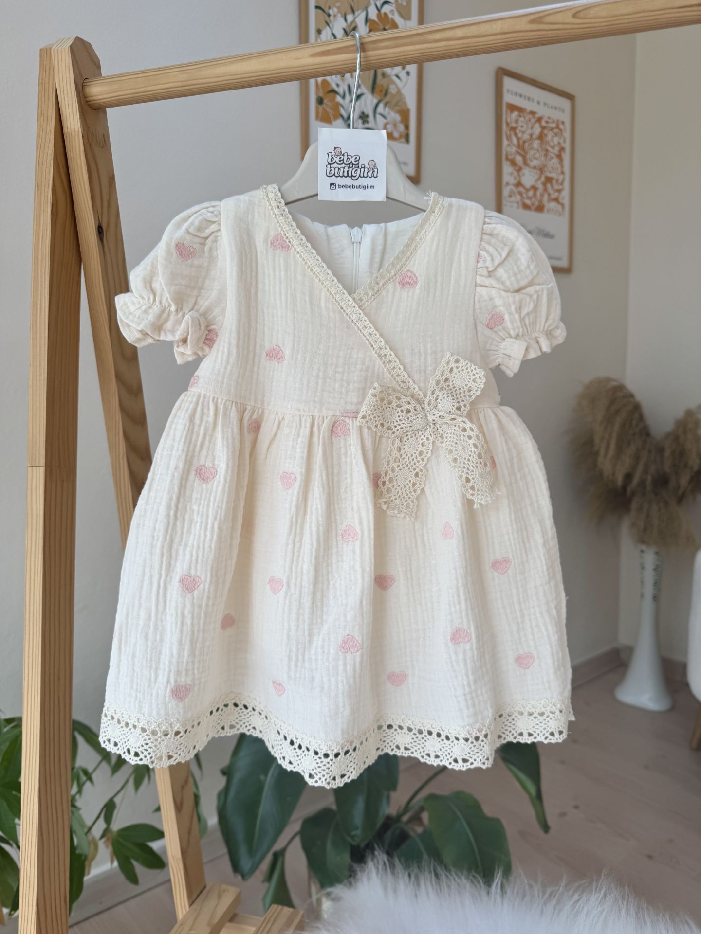 Pembe kalpli müslin elbise