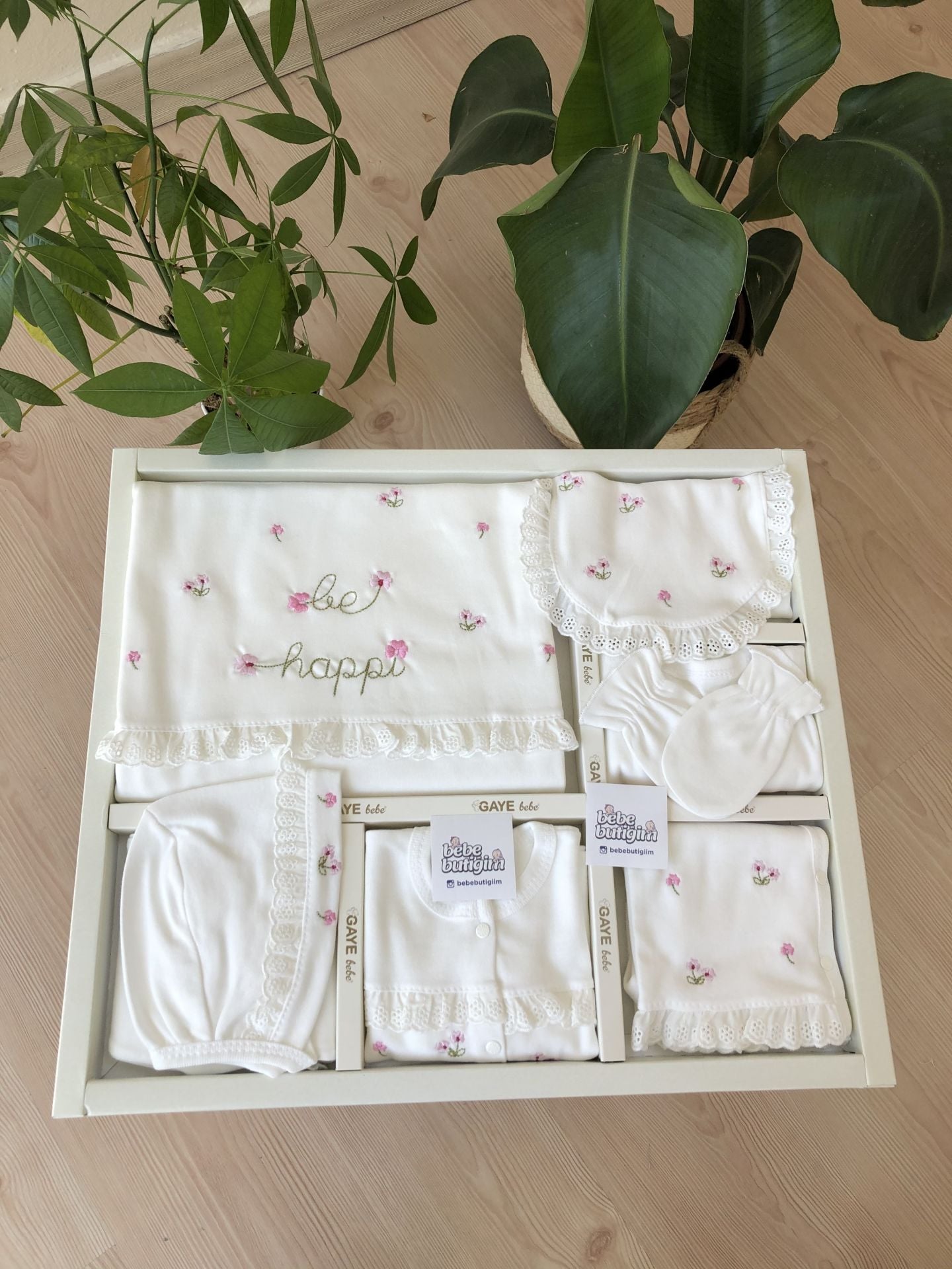 Fistolu çiçekli 10 parça setimiz