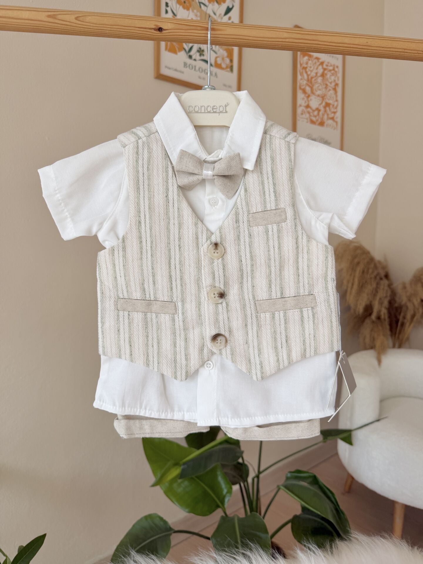 Yeşil çizgili yelek papyonlu takım