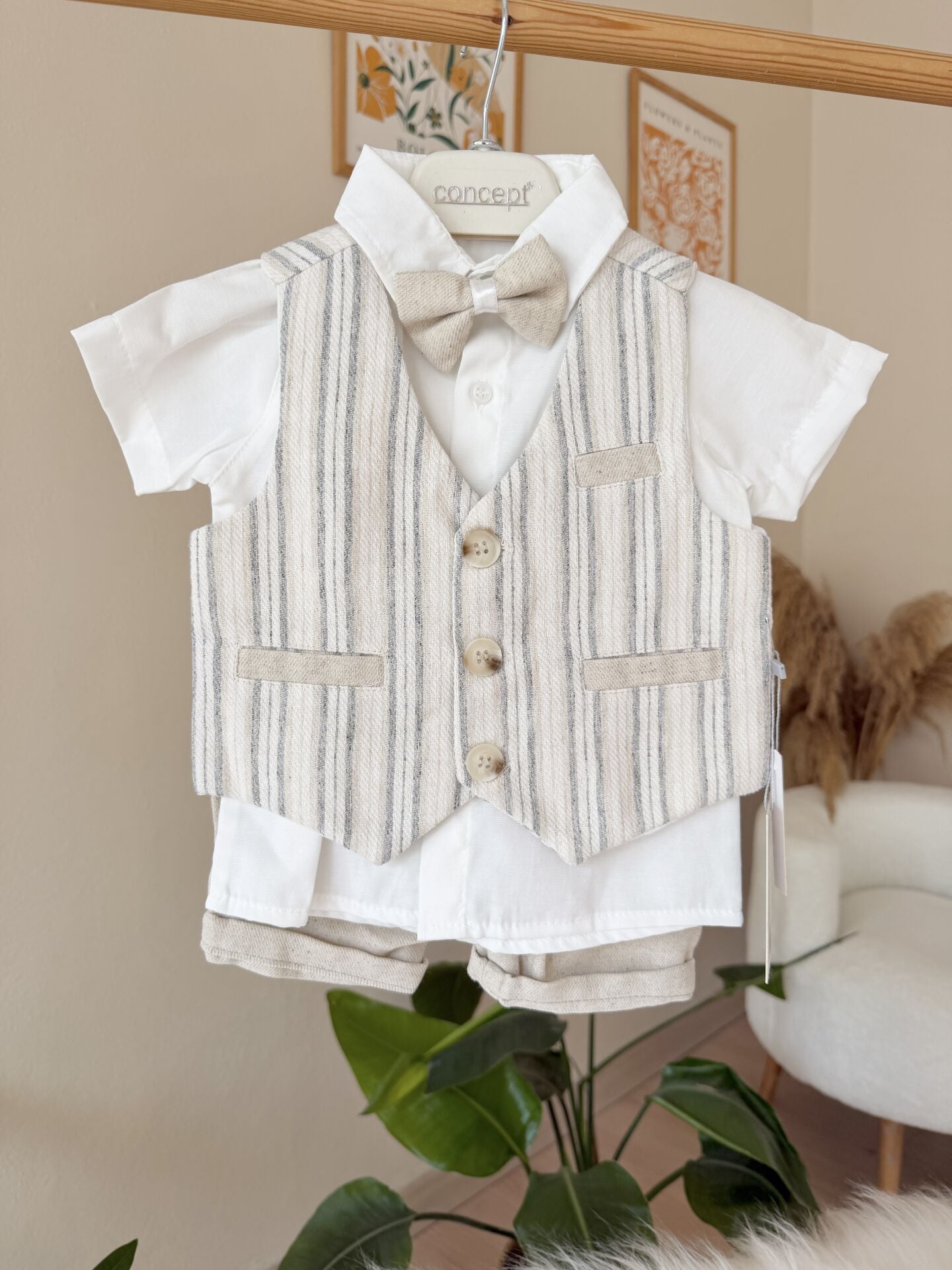 Gri çizgili yelek papyonlu takım