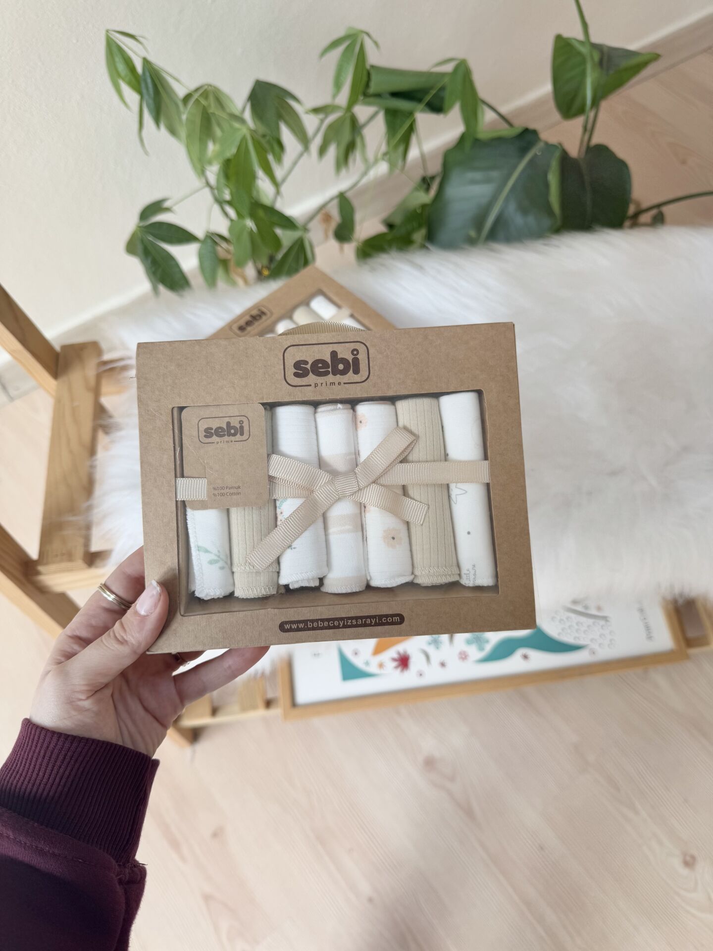 Bej çiçek detaylı 7’li ağız mendili