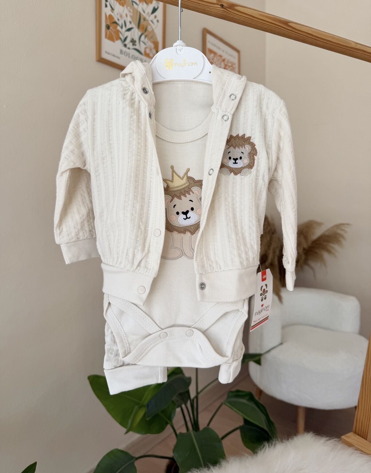 Bej aslanlı 3’lü hırkalı takım