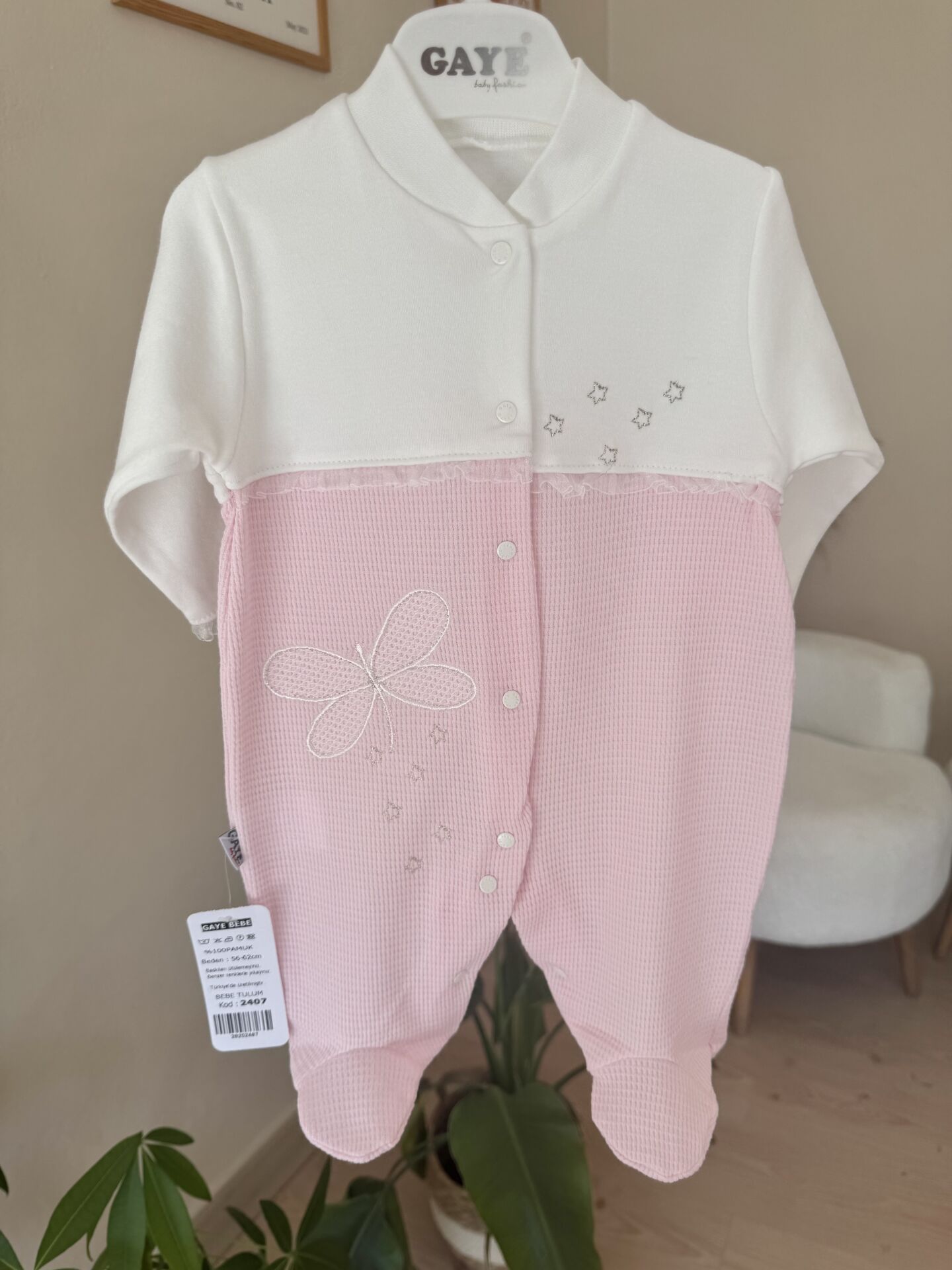 Pembe kelebek tulum