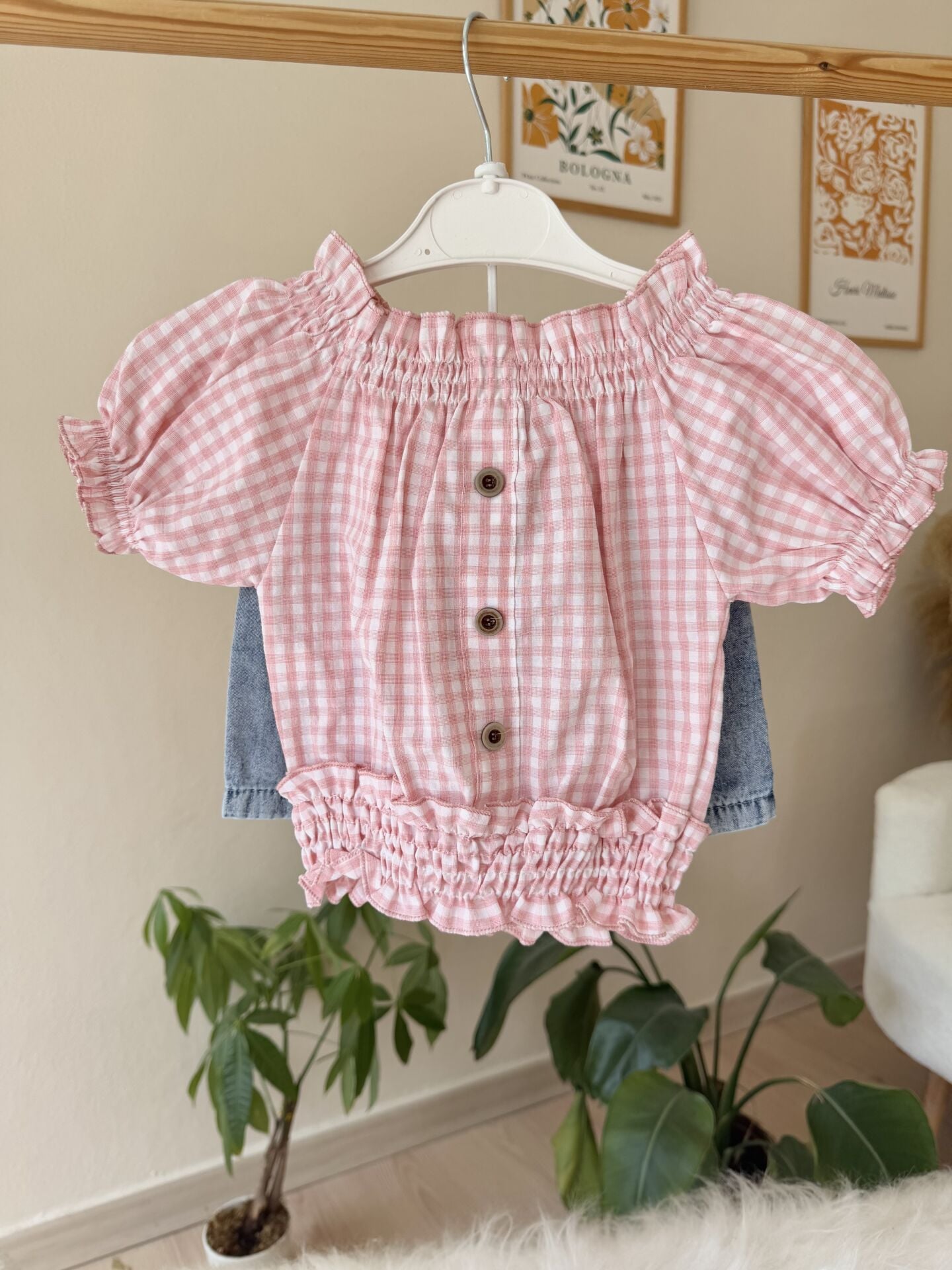 Pembe kareli gömlekli kot şortlu takım