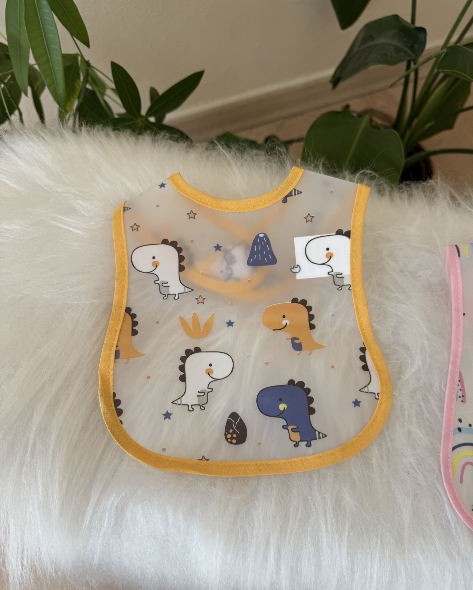 Sarı sevimli desen mama önlüğü