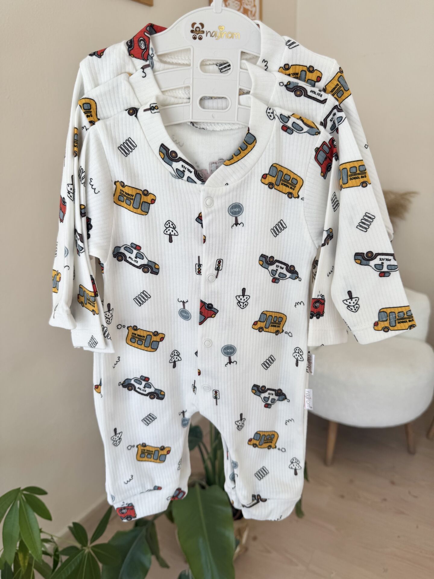 Renkli arabalar tulum