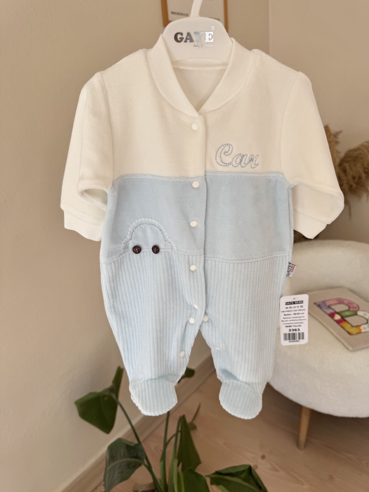 Bebe mavisi arabalı kadife tulum
