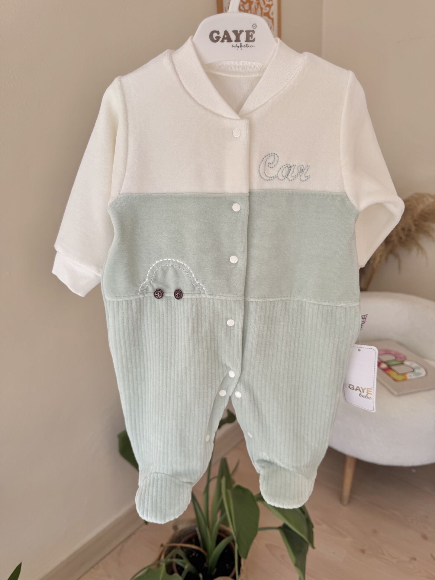 Yeşil arabalı kadife tulum