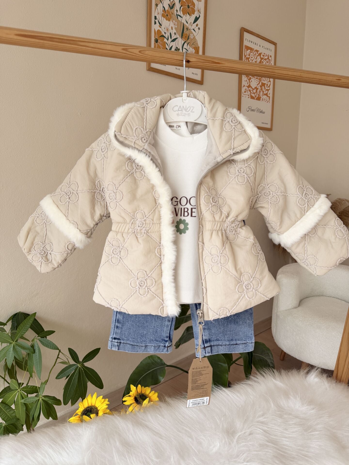 Bej çiçek montlu 3’lü takım