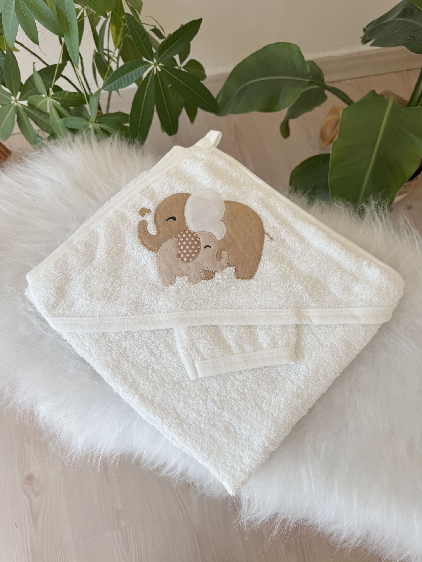 Fil detaylı ekru  havlu