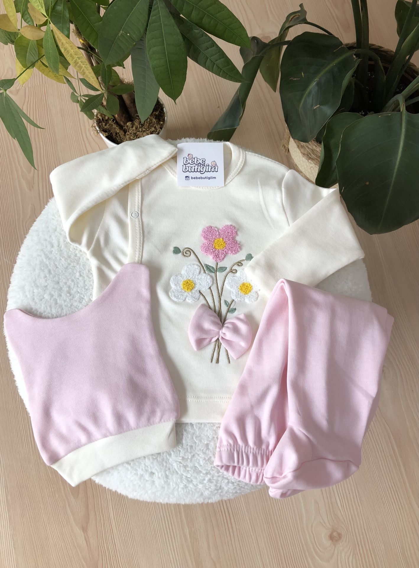 Pembe nakışlı çiçek 3’lü pratik takım