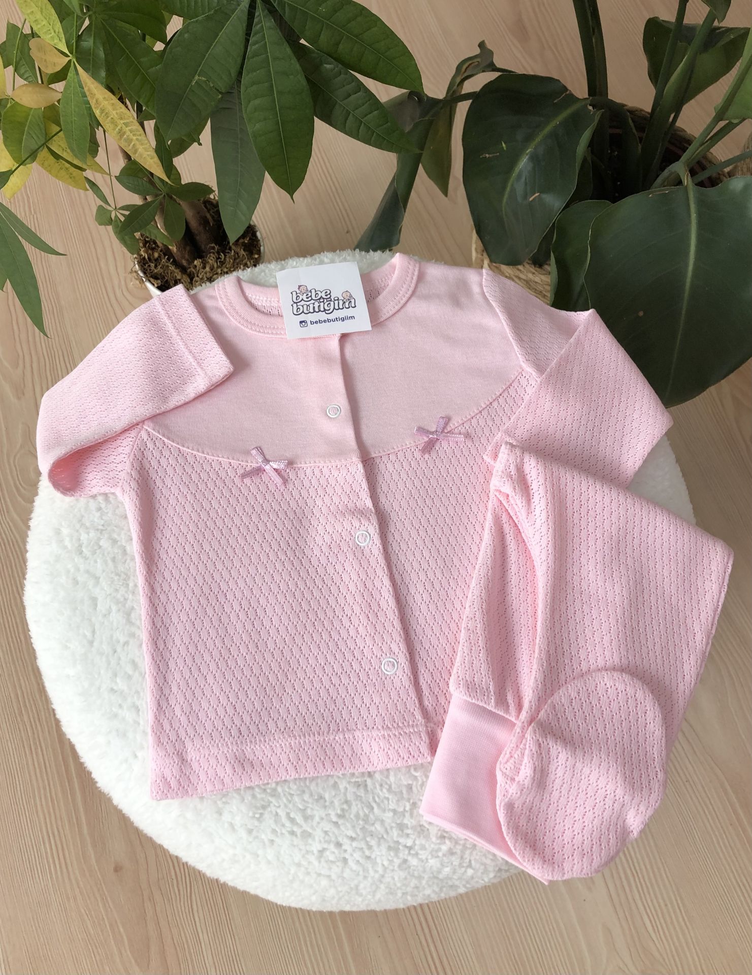 Pembe jakarlı nefes alan kumaş takım