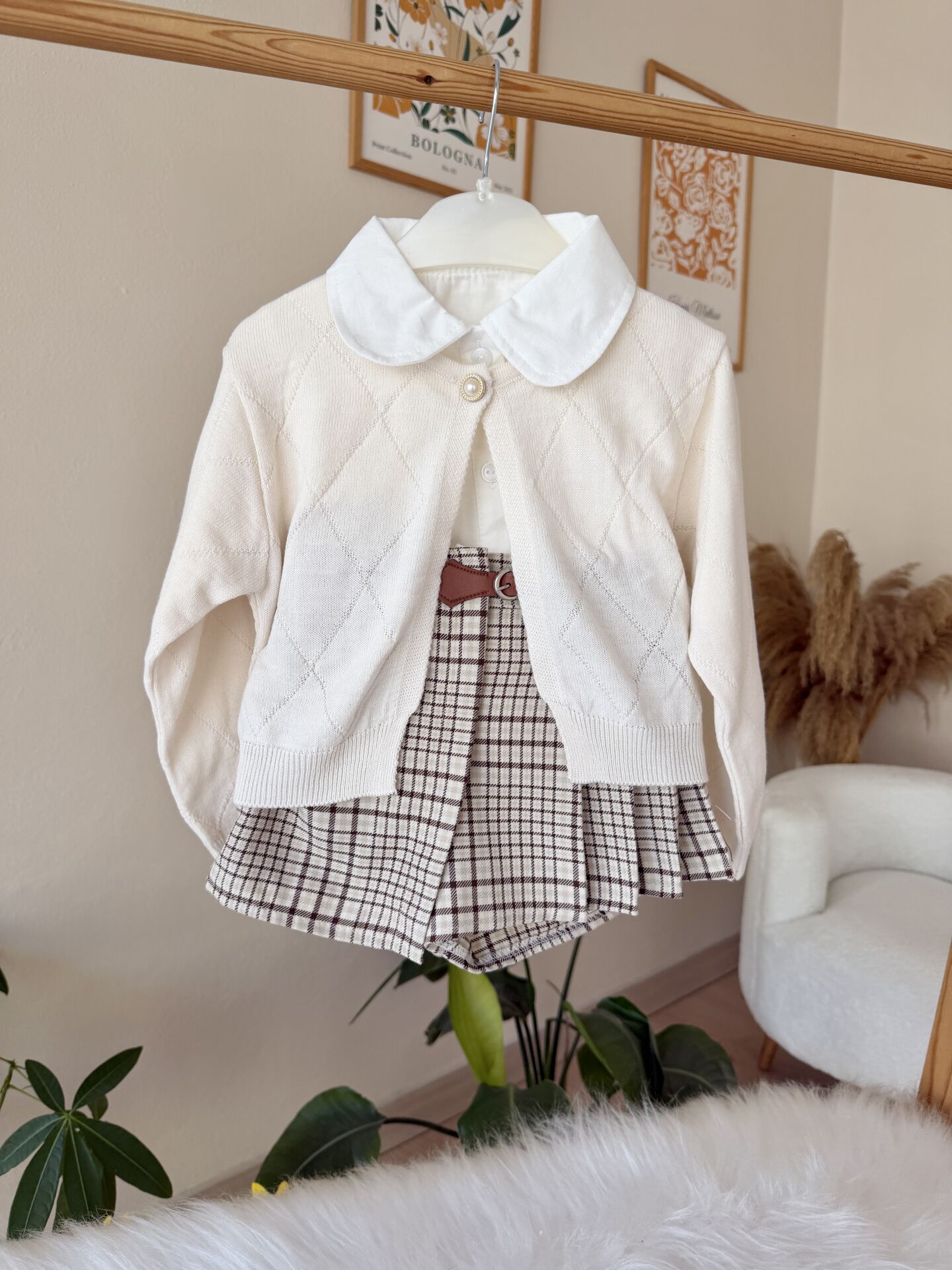 Ekru şort etekli 3’lü takım