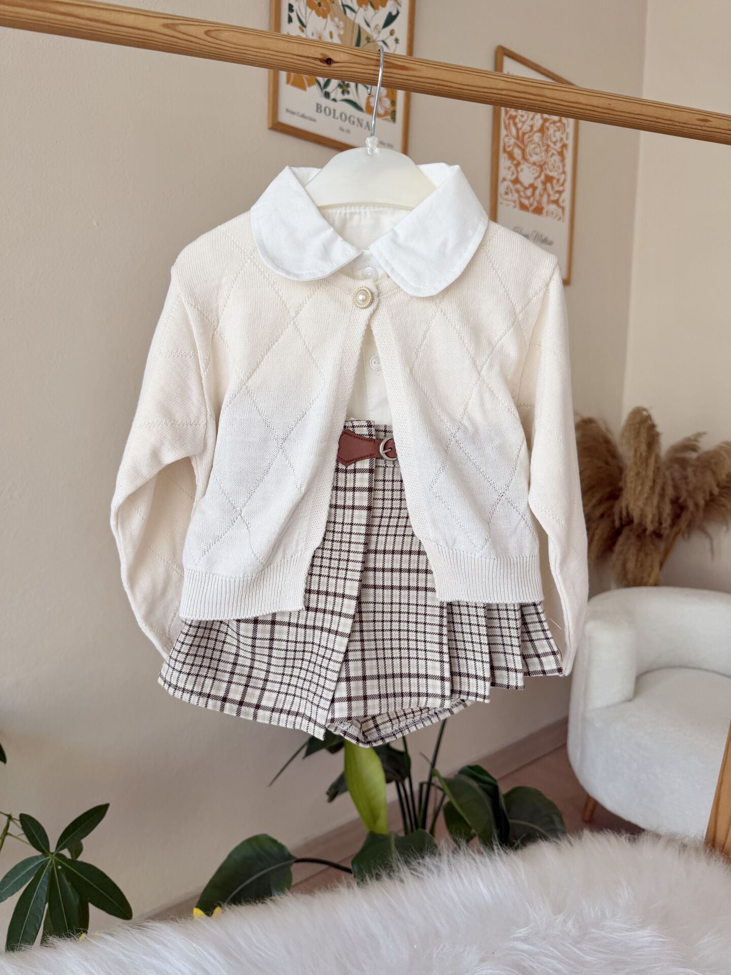 Ekru şort etekli 3’lü takım