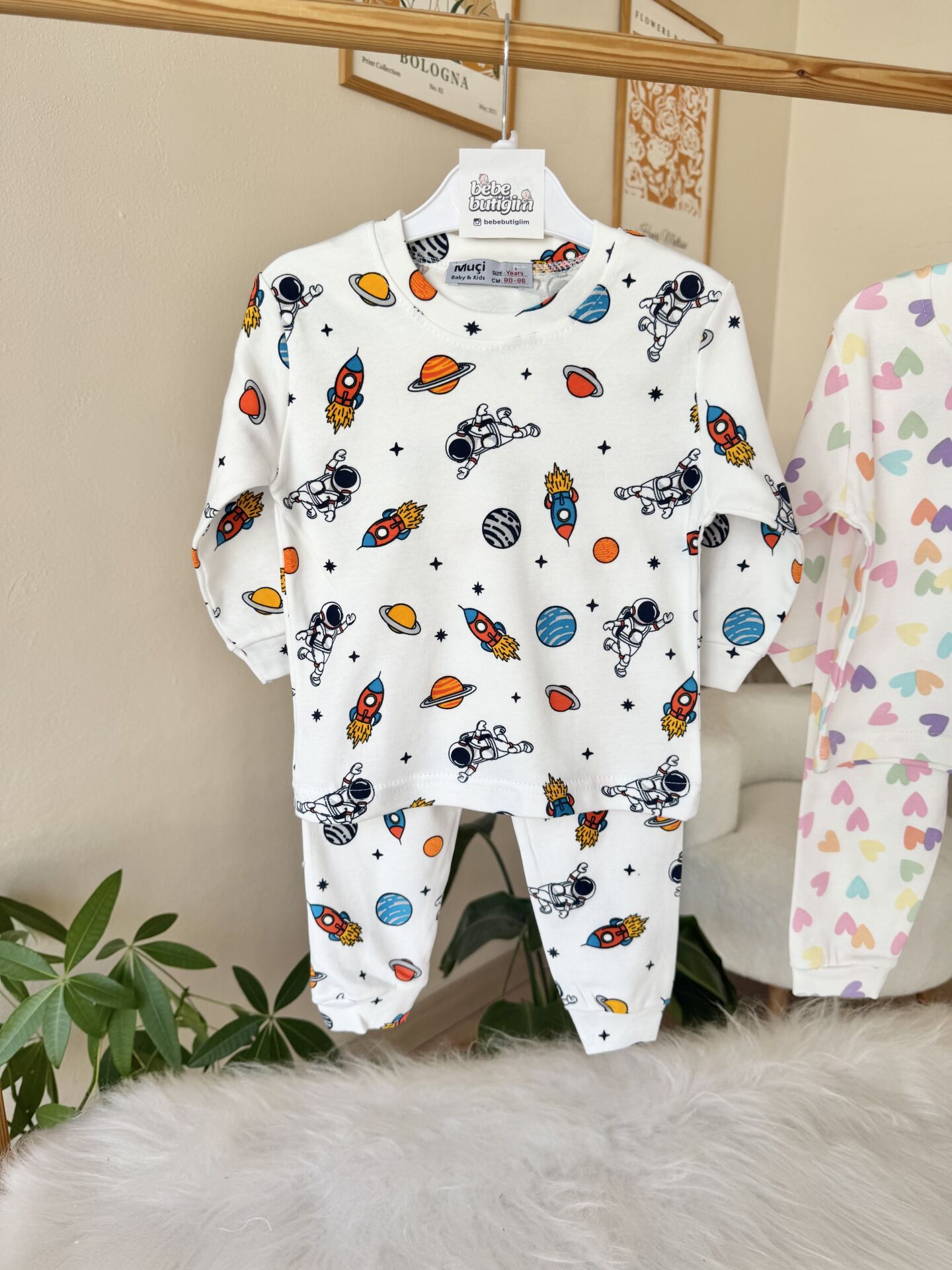 Gezegenli pijama takımı