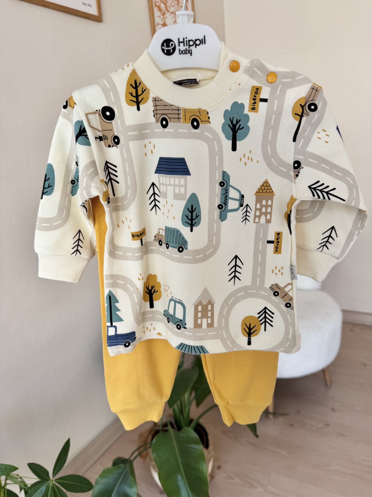 Sarı ağaç detaylı mevsimlik takım