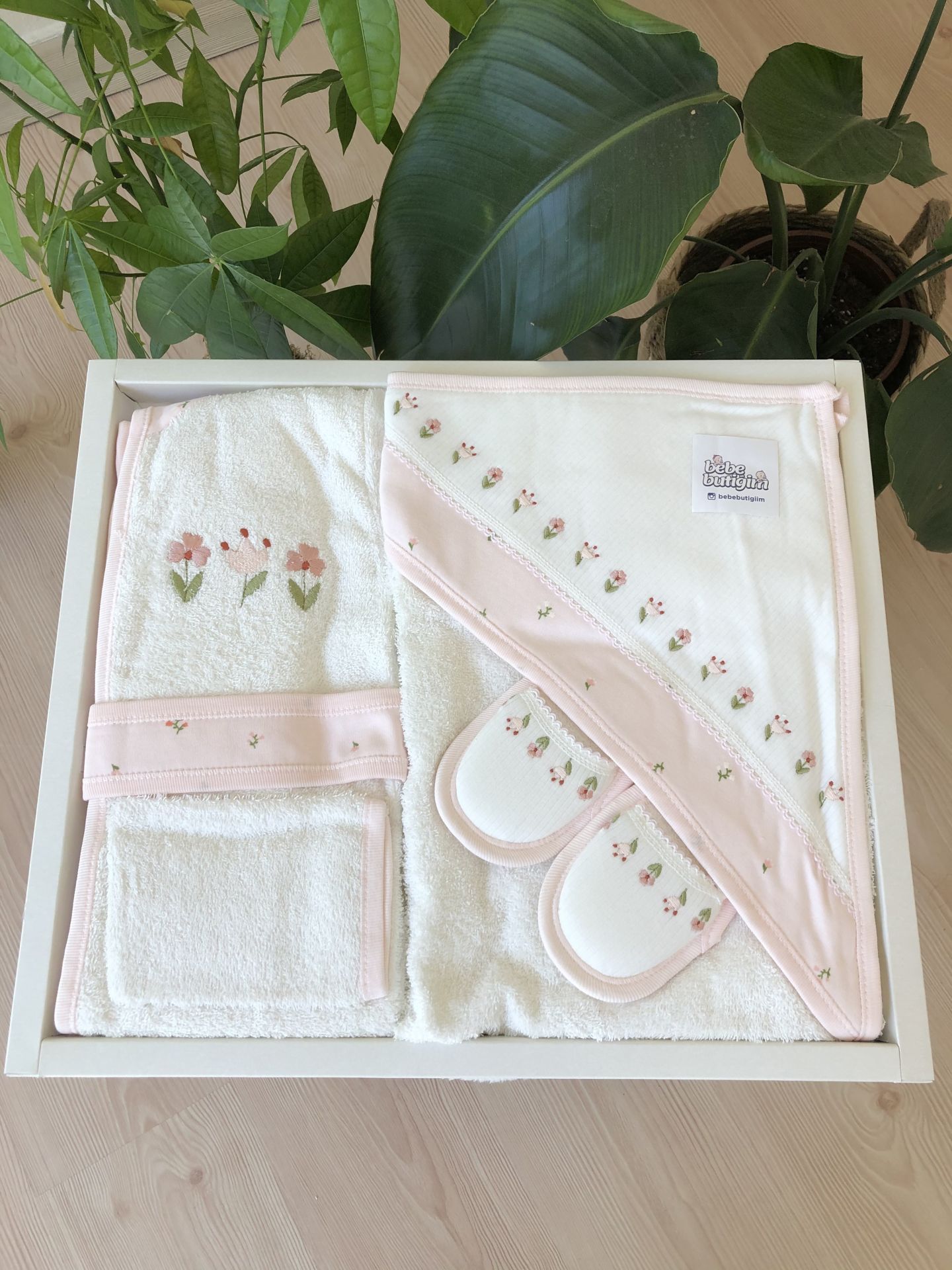 Laleli 4 parça banyo seti